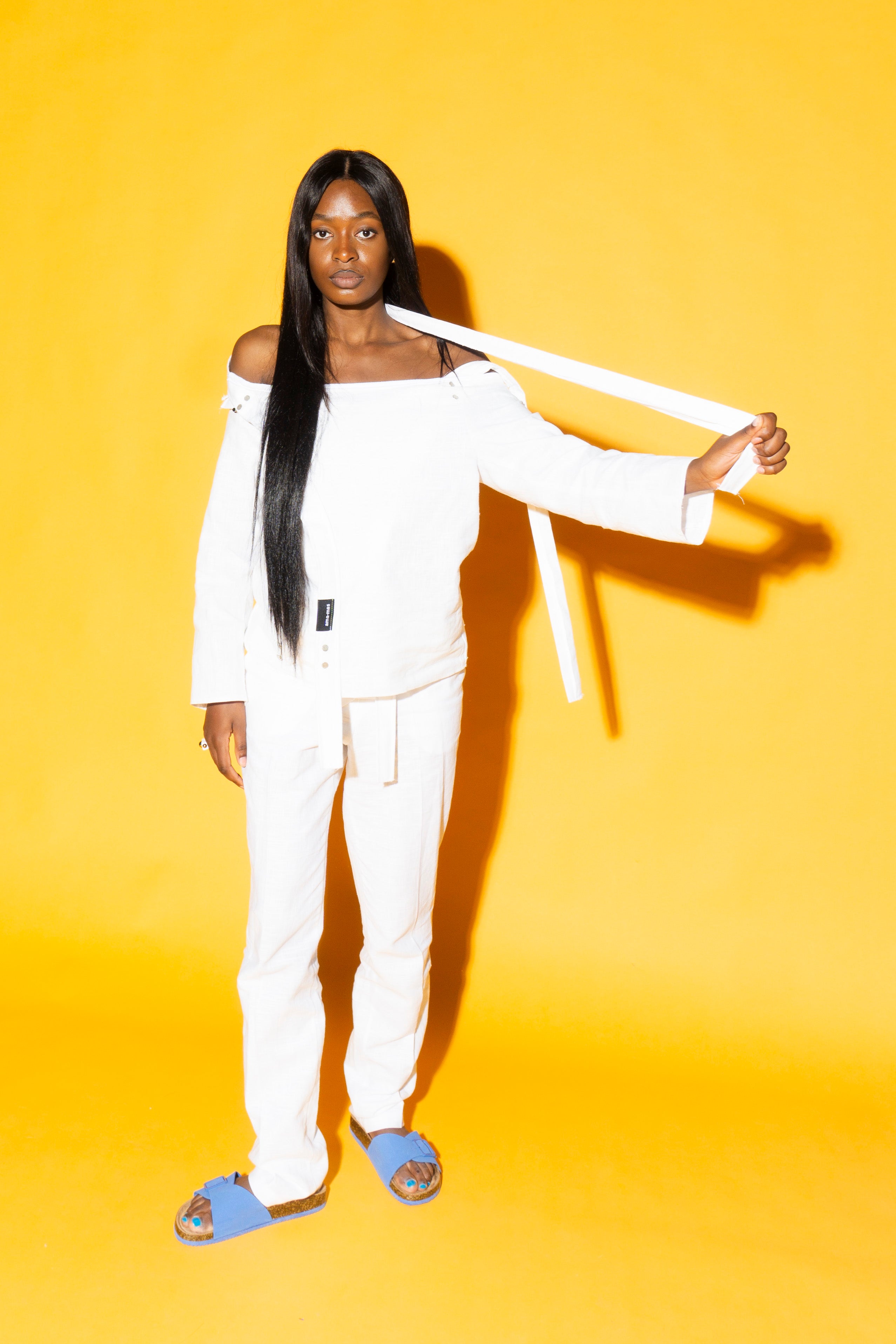 OFF SHOULDER WHITE BLAZER - LAS NUBES